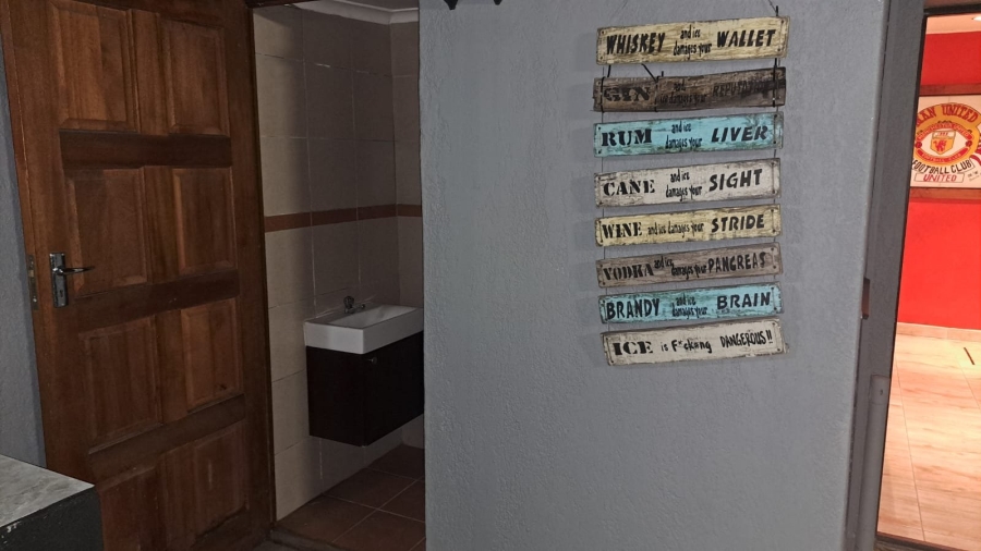 5 Bedroom Property for Sale in Lansdowne Western Cape